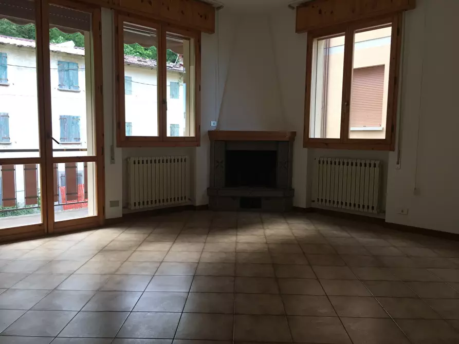 Immagine 1 di Appartamento in vendita  in Via 3 Novembre a Lizzano In Belvedere