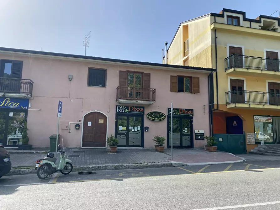 Immagine 1 di Negozio in vendita  in Viale italia a Avellino