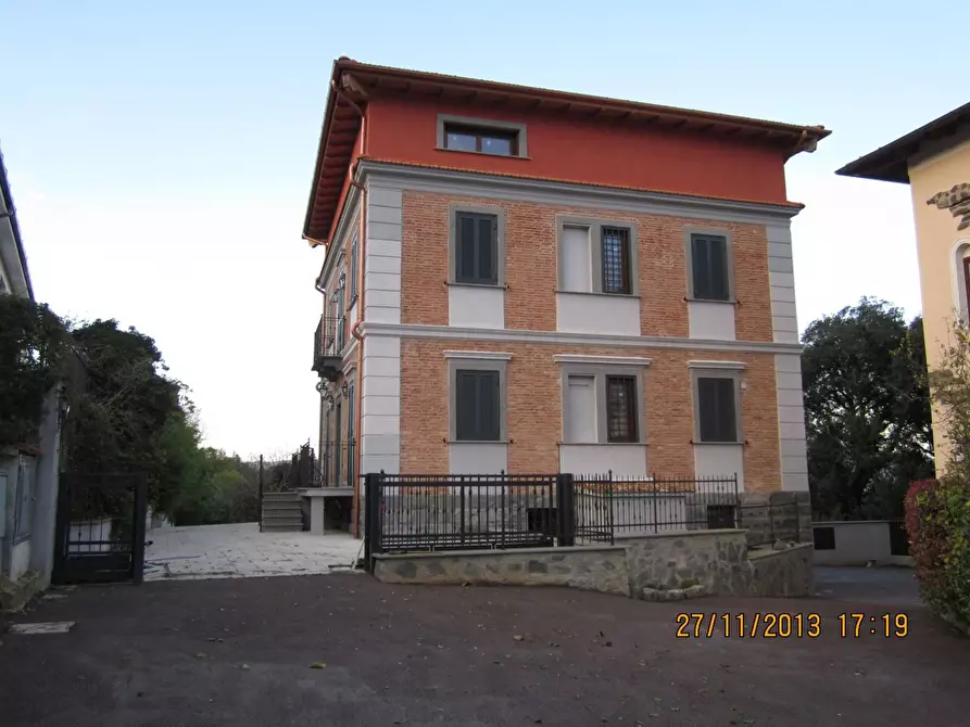 Immagine 1 di Palazzo in vendita  in Via dei Giardini a Bracciano