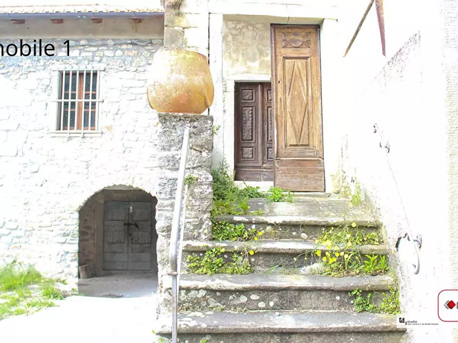Immagine 1 di Palazzo in vendita  a Minucciano