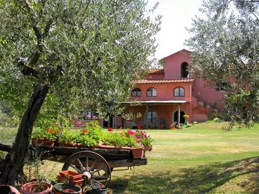 Immagine 1 di Villa in vendita  a Reggello