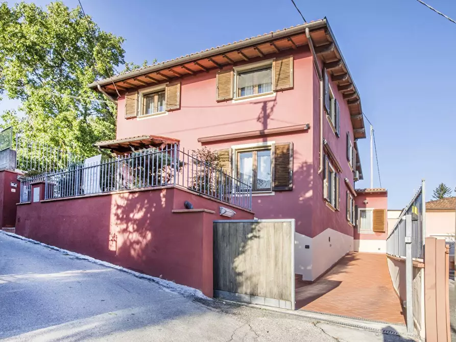 Immagine 1 di Villa in vendita  in Via Bruno Buozzi a Pieve A Nievole