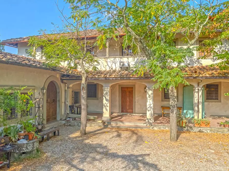 Immagine 1 di Villa in vendita  in Via di Capornia a Firenze