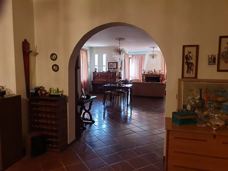 Immagine 1 di Villa in vendita  in Via Giovanni Pascoli a Carmignano