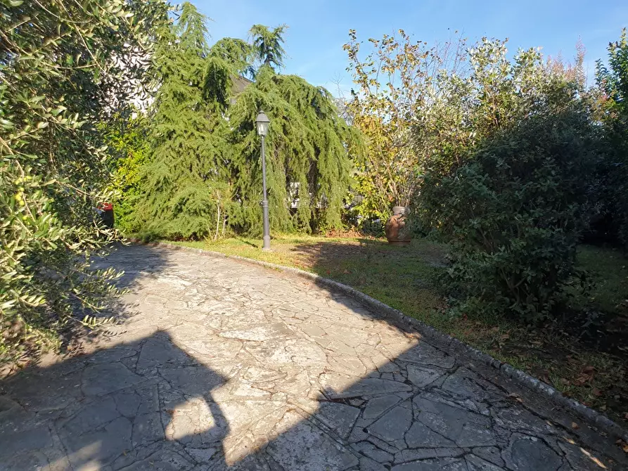 Immagine 1 di Villa in vendita  in Via Ginepraia a Poggio A Caiano