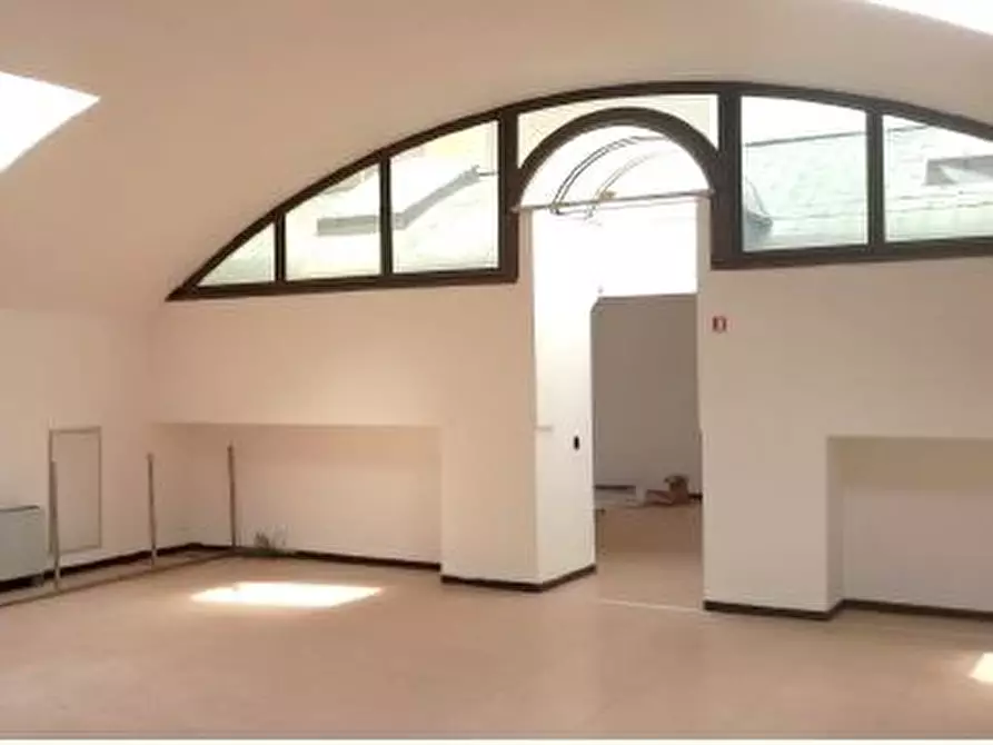 Immagine 1 di Ufficio in affitto  a Prato