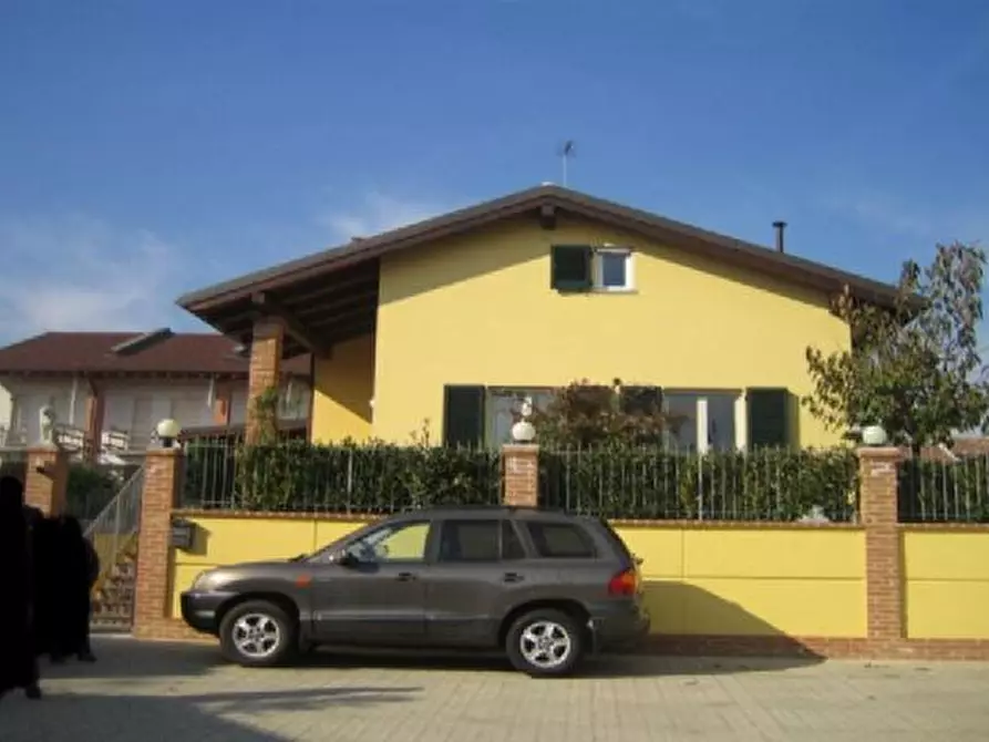 Immagine 1 di Villa in vendita  in Via Bigliani a Asti