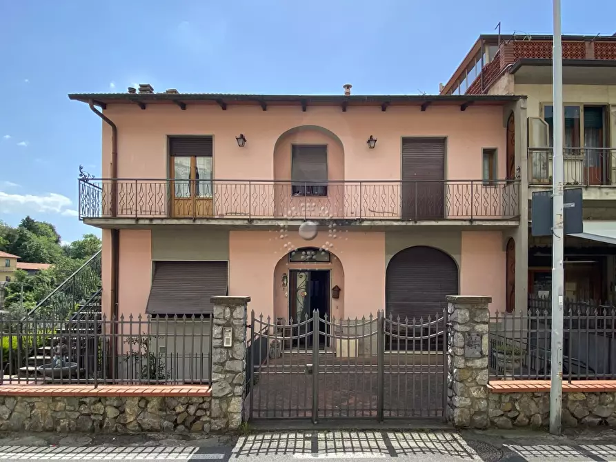 Immagine 1 di Palazzo in vendita  in Via Andrea Costa a Reggello