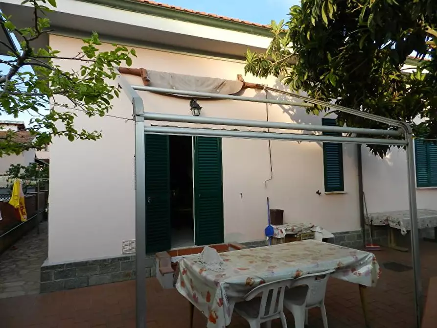Immagine 1 di Villa in vendita  a Rosignano Marittimo