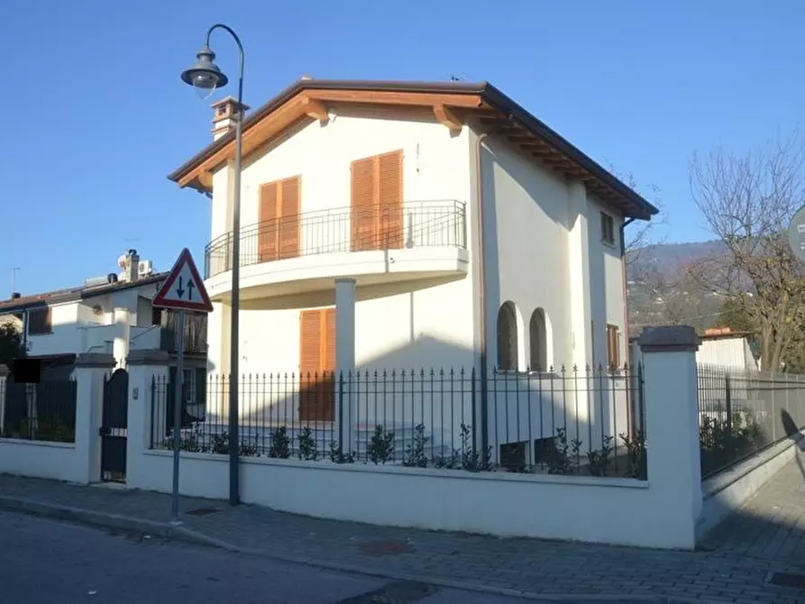 Immagine 1 di Casa indipendente in vendita  a Montignoso