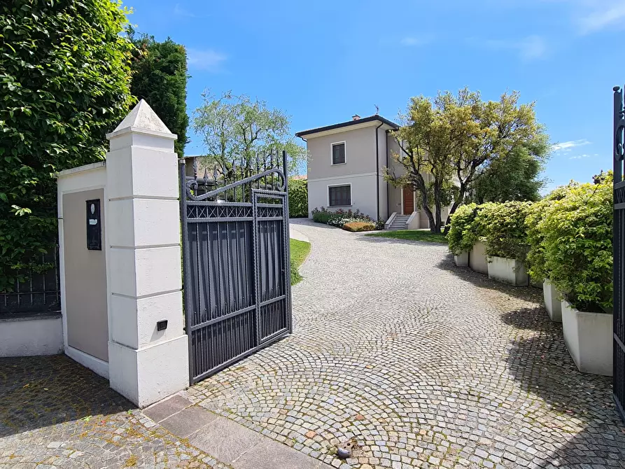Immagine 1 di Villa in vendita  in Via Pedergnano Sotto a Adro