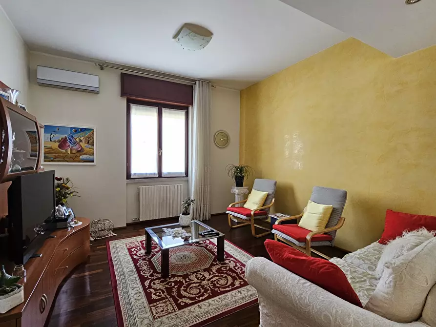 Immagine 1 di Appartamento in vendita  in Via Cellini a Treviglio