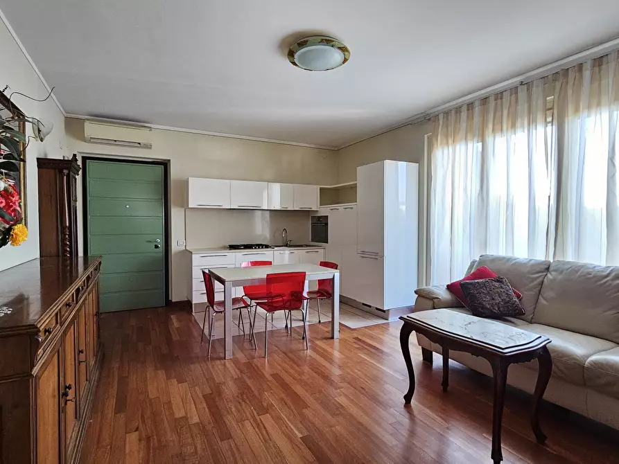 Immagine 1 di Appartamento in vendita  in Via Buttinoni a Treviglio