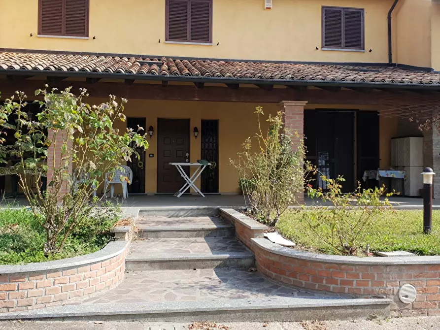 Immagine 1 di Villa in vendita  a Bressana Bottarone