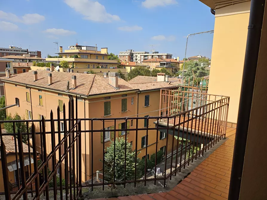 Immagine 1 di Appartamento in vendita  in Via Zambeccari a Bologna