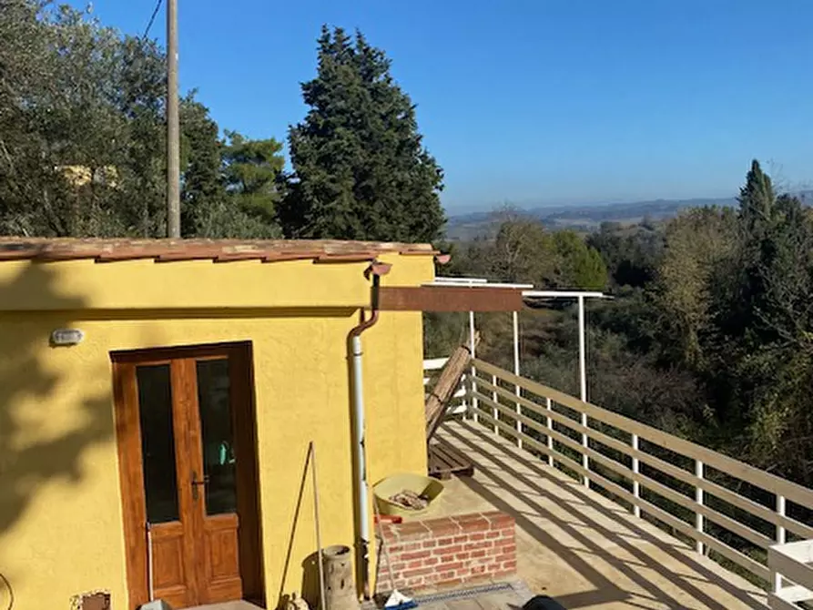 Immagine 1 di Villa in vendita  a Capraia E Limite