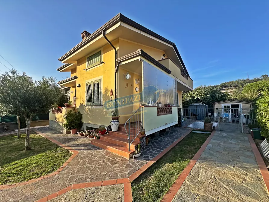 Immagine 1 di Villa in vendita  in Via di Mezzo a Massarosa