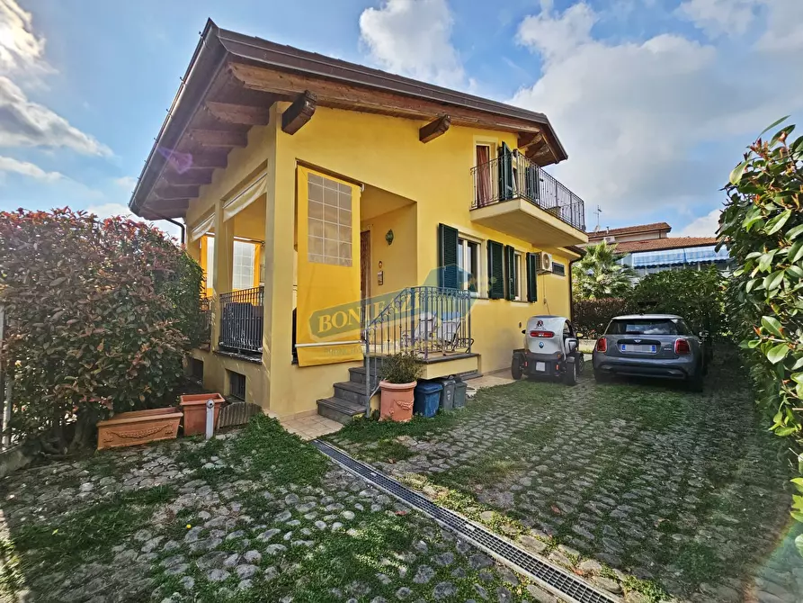 Immagine 1 di Villa in vendita  in Via Del Bertacchino a Massarosa