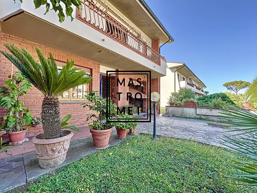 Immagine 1 di Villa in vendita  in Via Guido Rossa a Chiesina Uzzanese