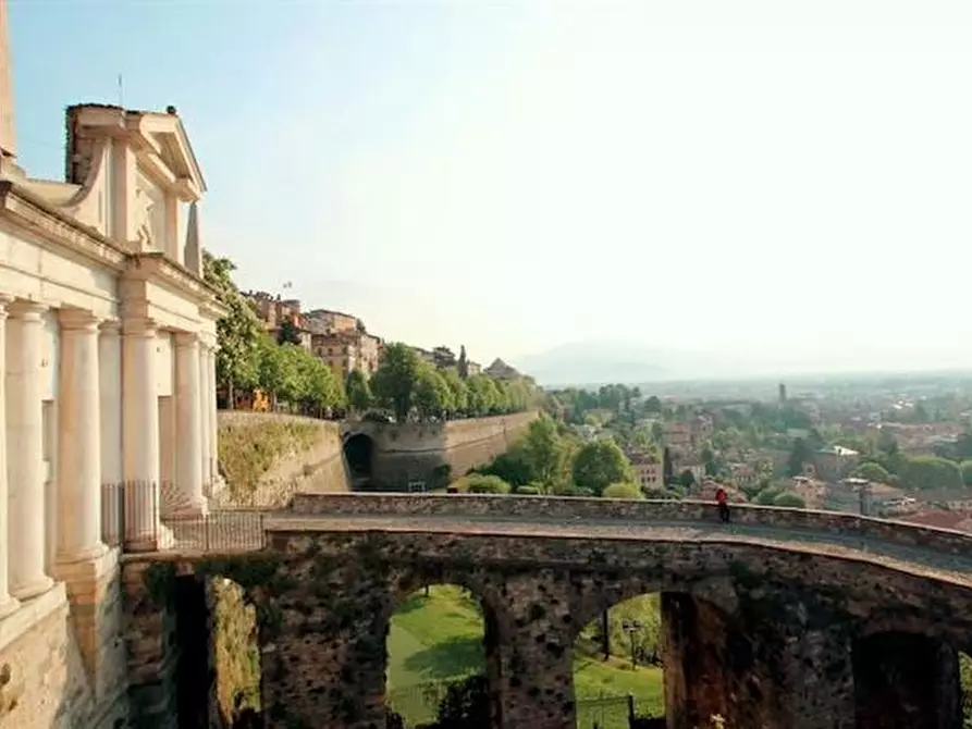 Immagine 1 di Palazzo in vendita  in Via Madonna Della Neve a Bergamo