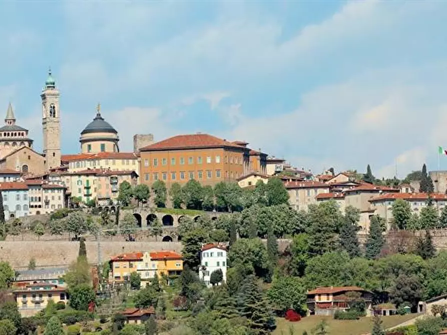 Immagine 1 di Villa in vendita  in Via Broseta a Bergamo
