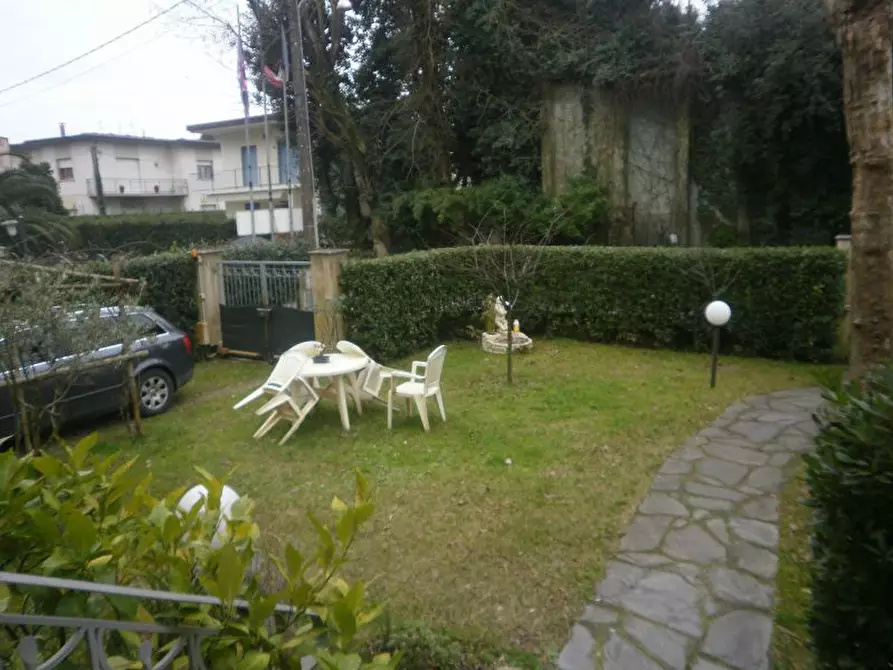 Immagine 1 di Appartamento in affitto  a Pietrasanta