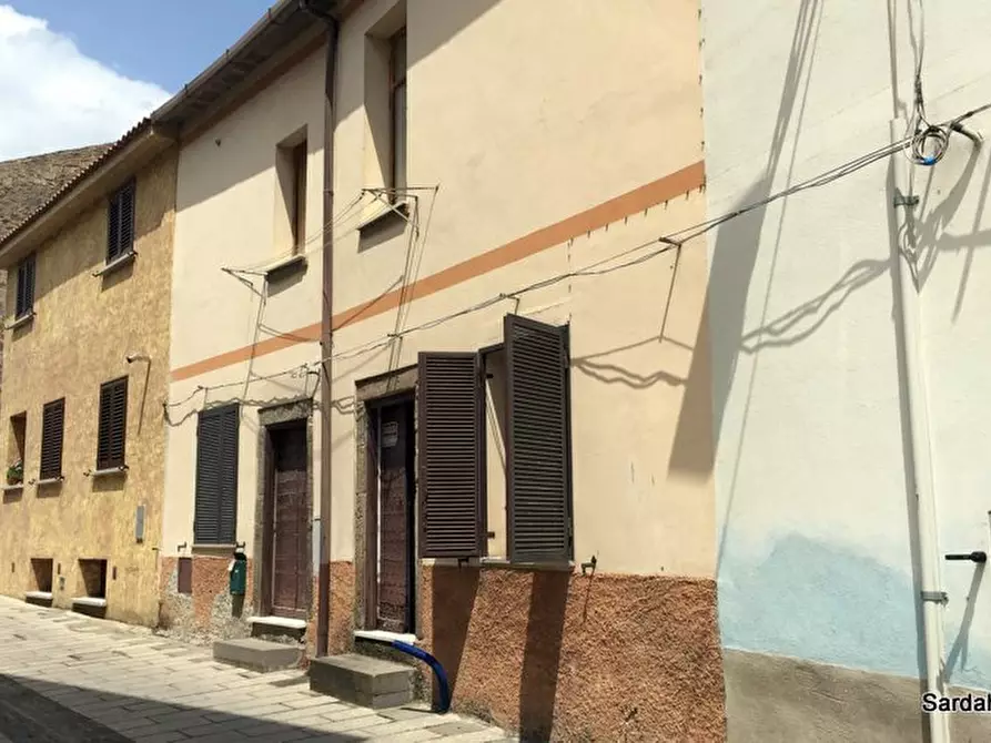 Immagine 1 di Casa indipendente in vendita  in via nazionale a Oschiri