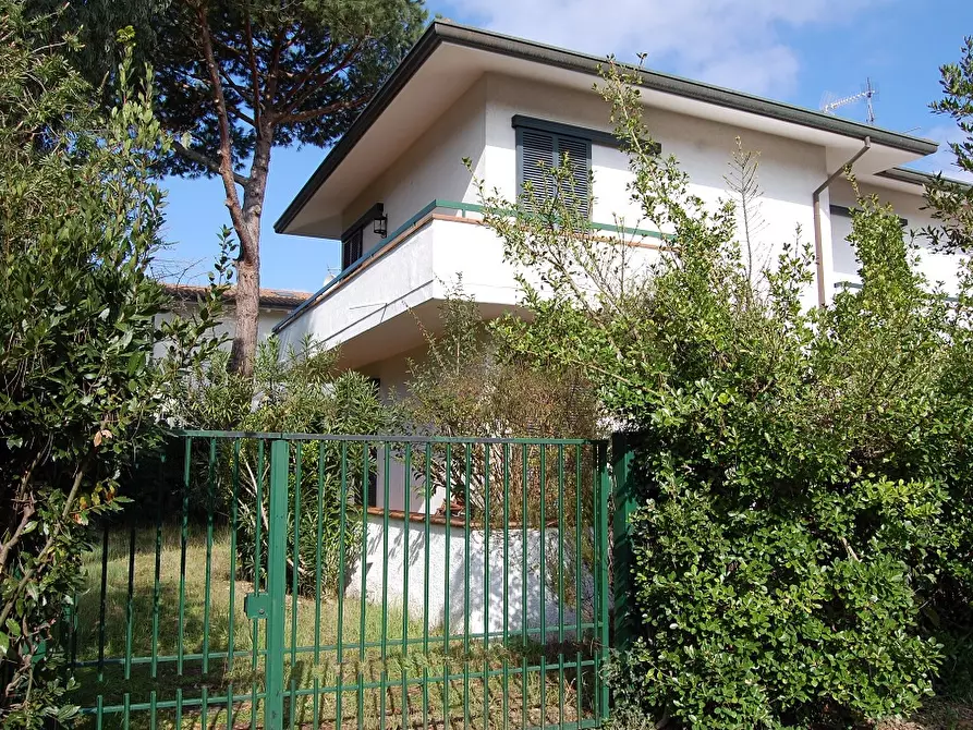 Immagine 1 di Casa indipendente in vendita  a Montignoso