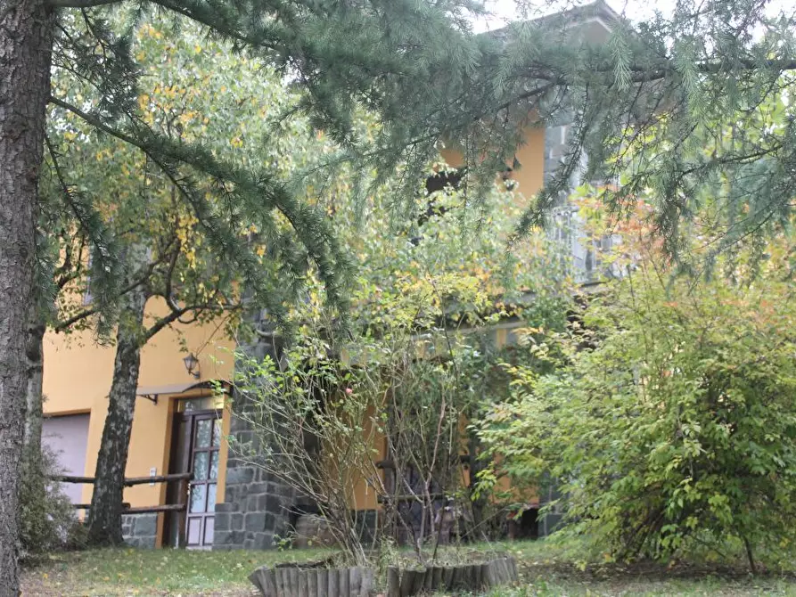 Immagine 1 di Villa in vendita  a Zavattarello