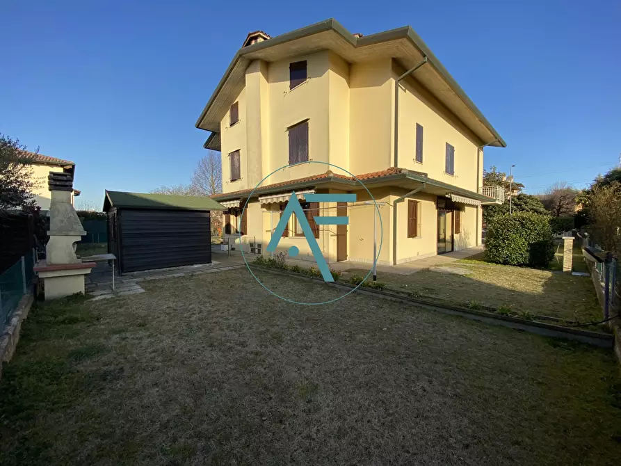 Immagine 1 di Casa indipendente in vendita  a Ravenna