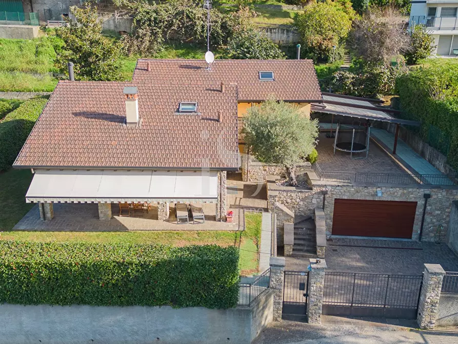 Immagine 1 di Villa in vendita  in STRADA PER BARBIANO a Merate