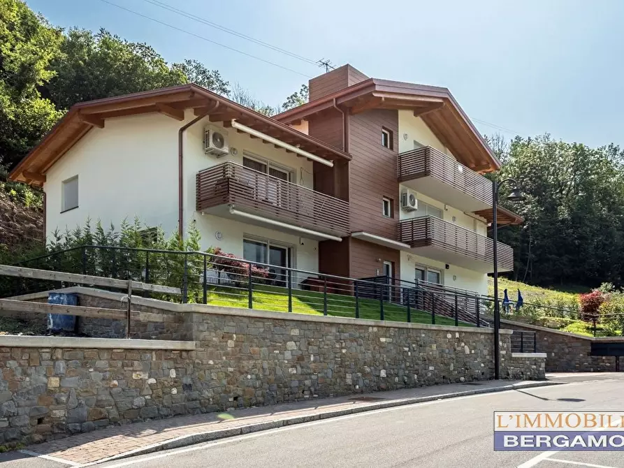 Immagine 1 di Appartamento in vendita  in via Rossini a Sant'omobono Terme