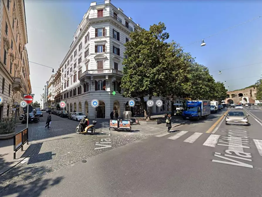 Immagine 1 di Locale commerciale in affitto  in Via Lombardia a Roma