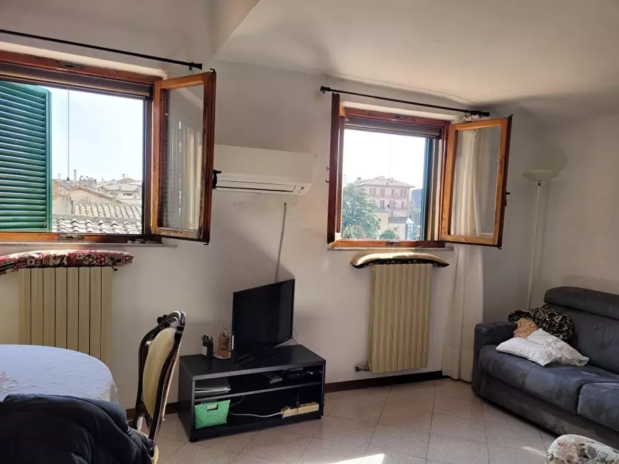 Immagine 1 di Appartamento in vendita  in Camollia a Siena