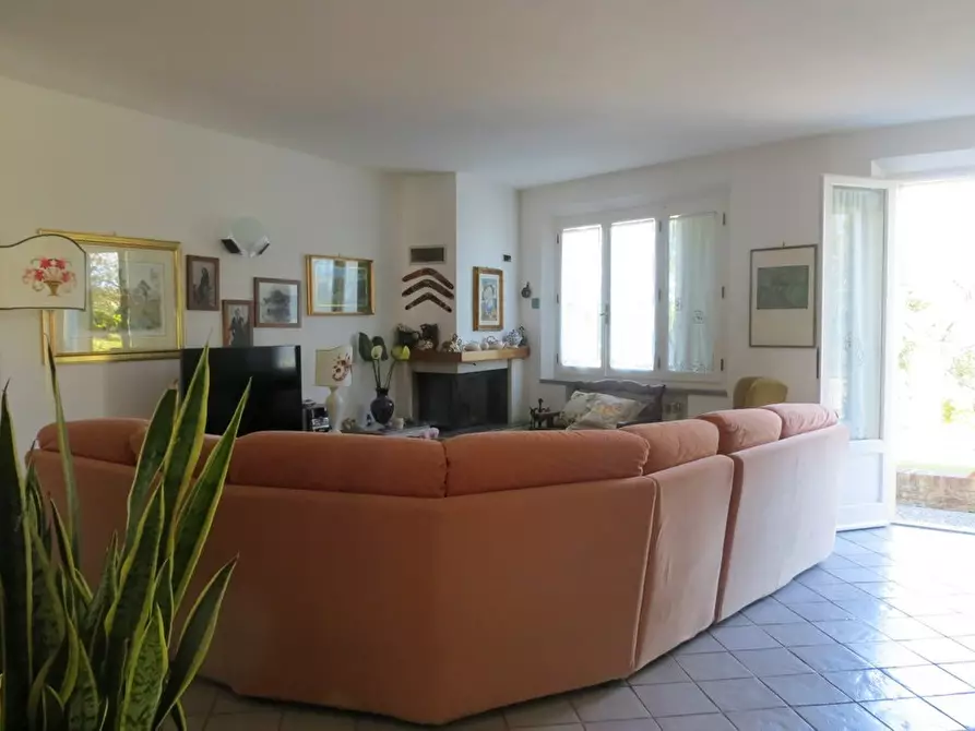 Immagine 1 di Villa in vendita  in Tufi a Siena