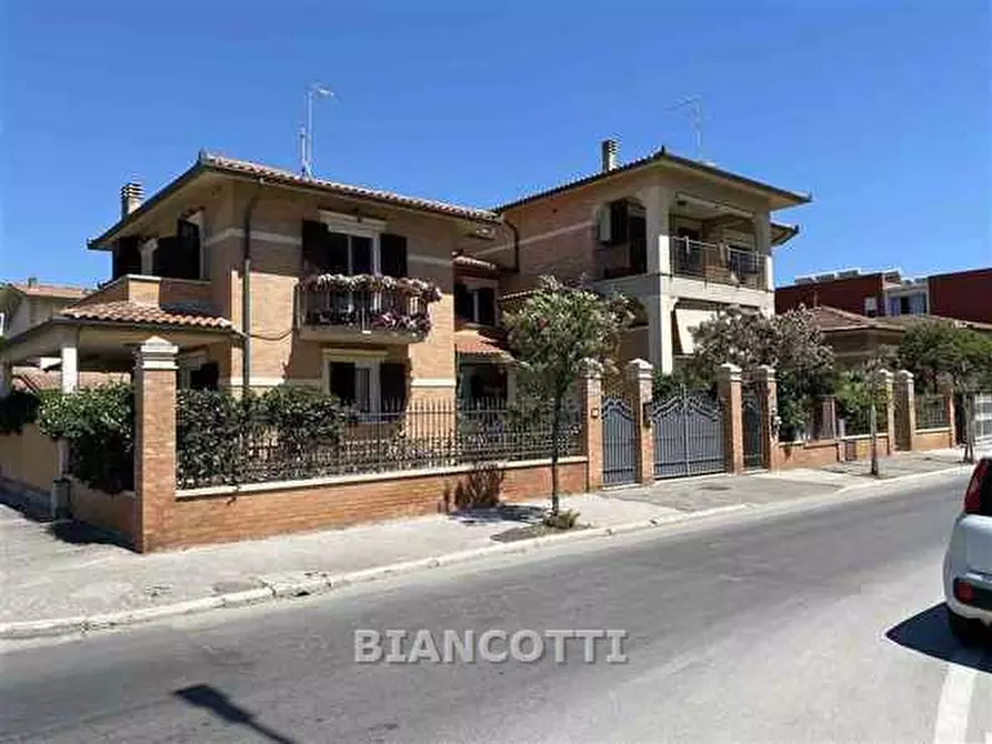 Immagine 1 di Villa in vendita  a Grosseto
