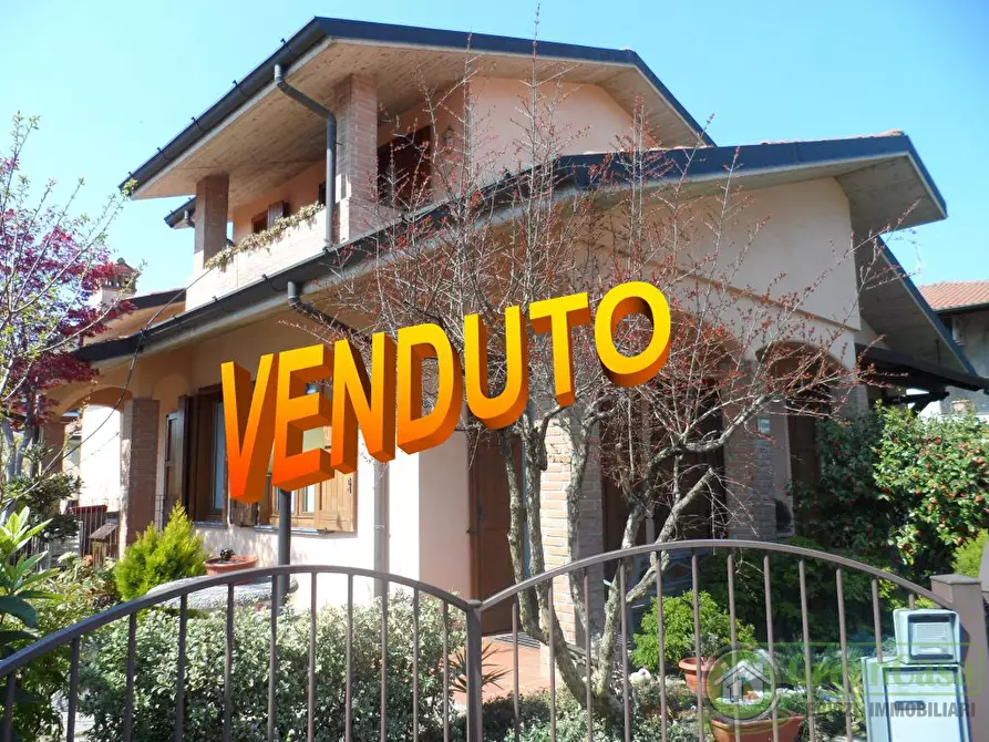 Immagine 1 di Villa in vendita  in VIA  PIAVE a Busnago