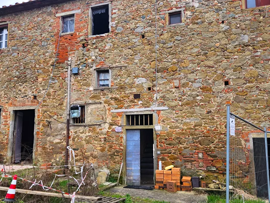 Immagine 1 di Casa indipendente in vendita  a Arezzo