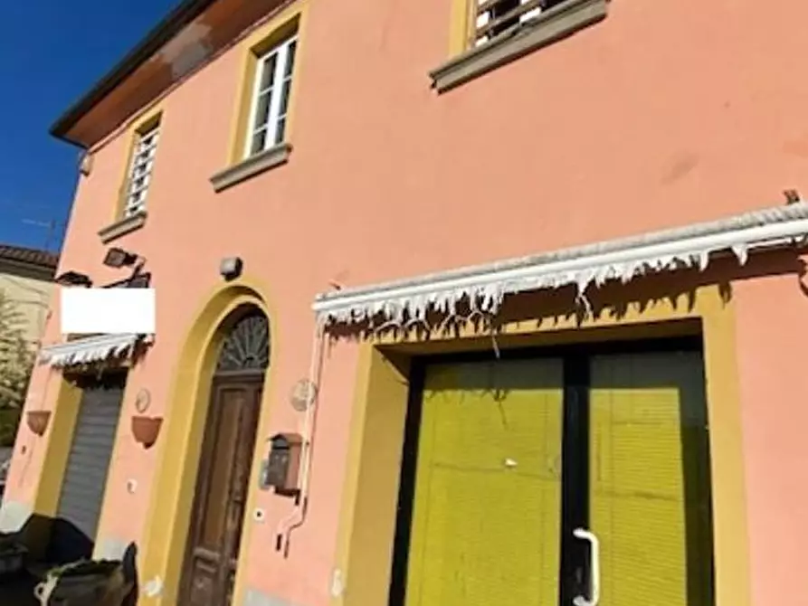 Immagine 1 di Negozio in vendita  in frazione Turchetto  Via Romana n. 77 a Montecarlo