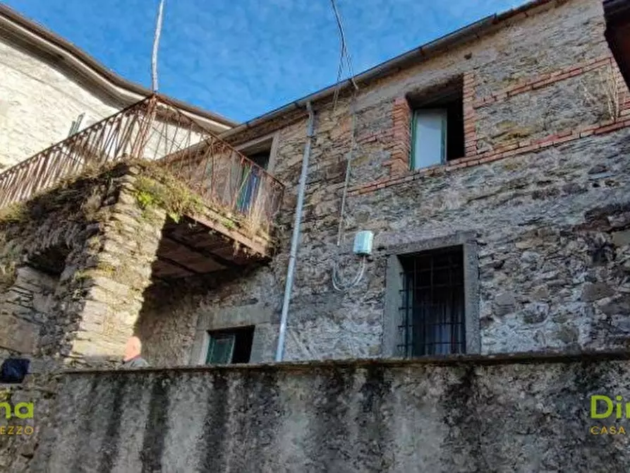 Immagine 1 di Villa in vendita  in Via Prota a Comano