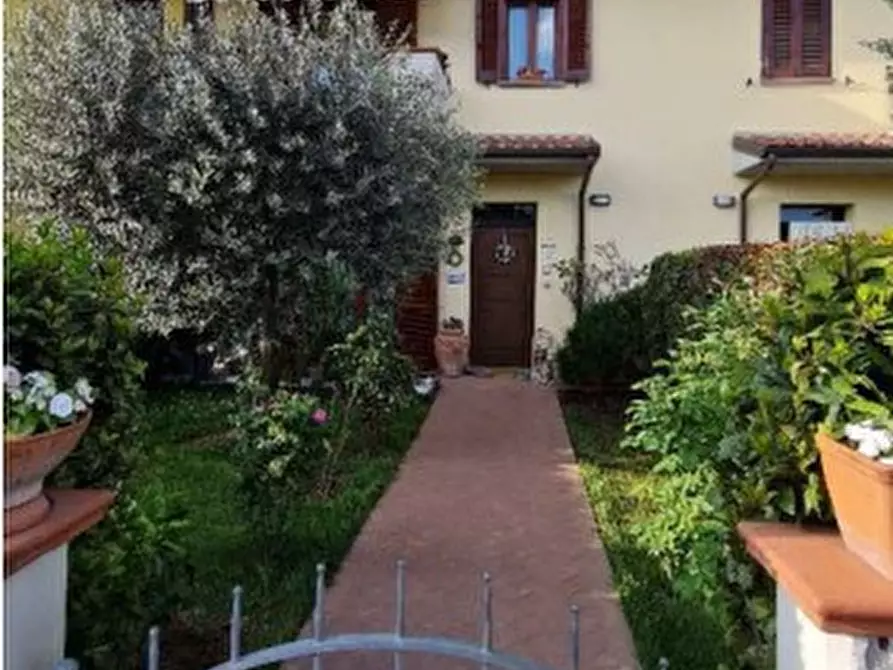 Immagine 1 di Villa in vendita  in Via S. Caterina da Siena 14 a Altopascio