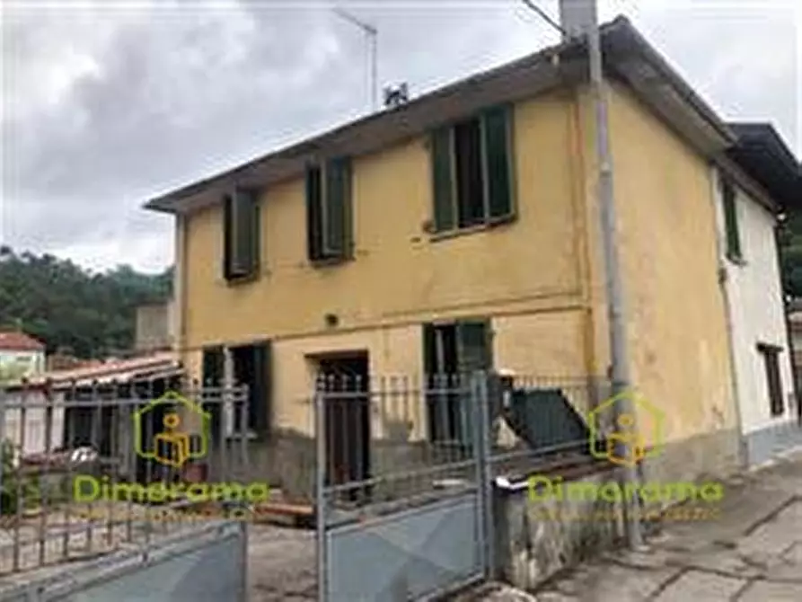 Immagine 1 di Appartamento in vendita  in Località Frati  Via San Lazzaro 14 a Camaiore