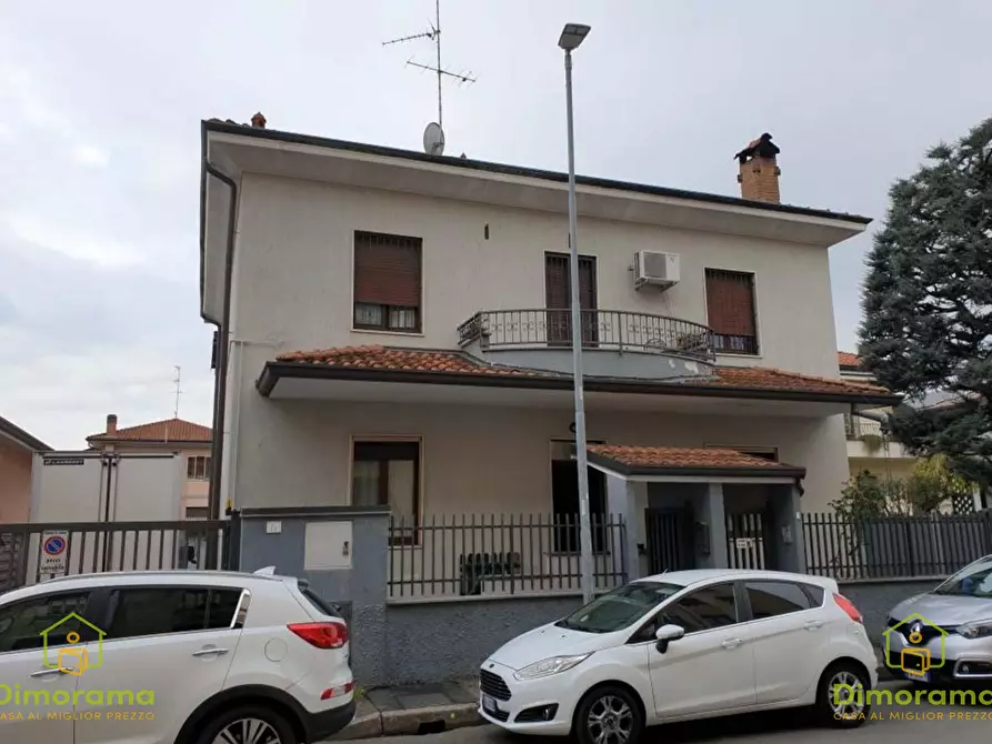 Immagine 1 di Villa in vendita  in via Repubblica  7 a Arconate