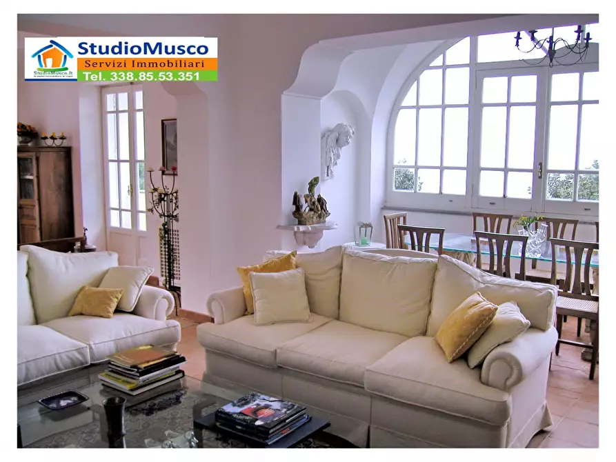 Immagine 1 di Villa in vendita  in via Savardina a Capri