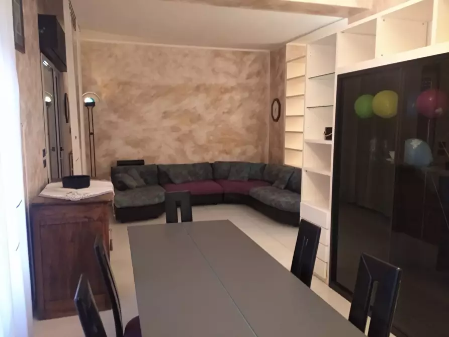 Immagine 1 di Appartamento in vendita  in Via Zirotti  Sale Marasino a Sale Marasino