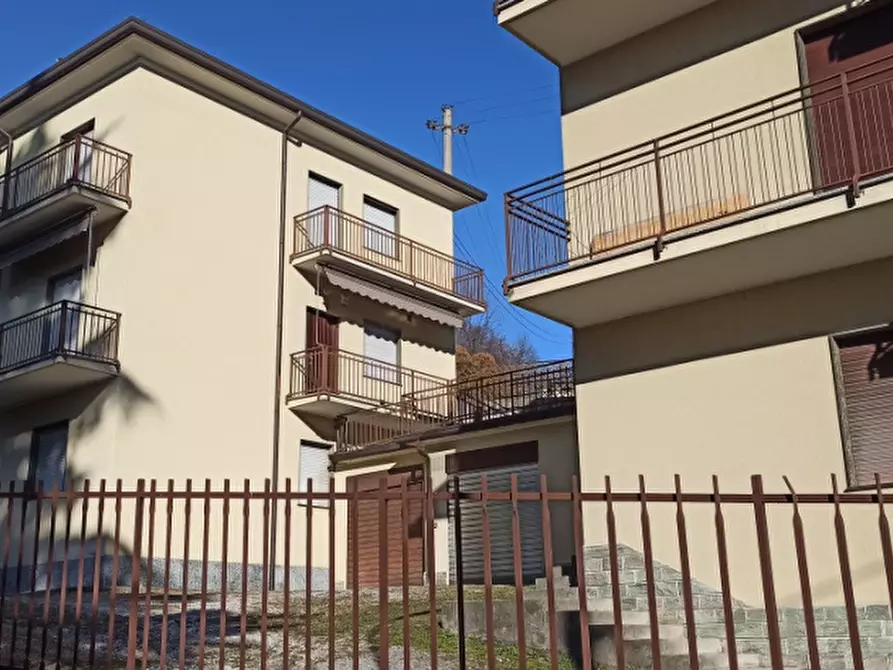 Immagine 1 di Appartamento in affitto  in via brembo a Calolziocorte