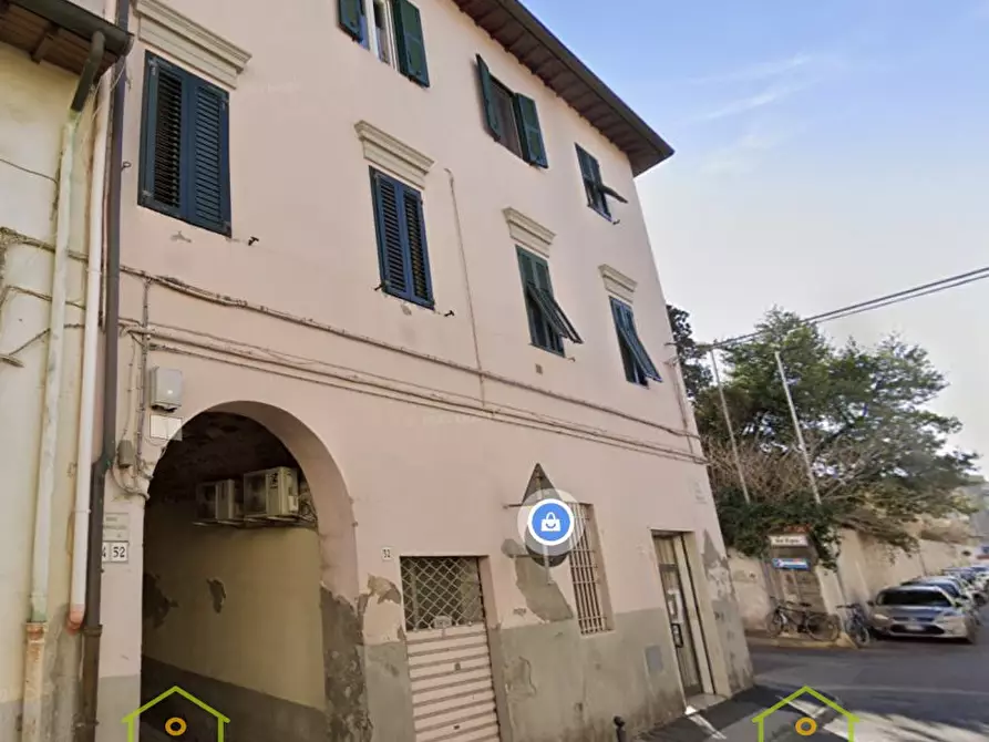 Immagine 1 di Locale commerciale in vendita  in Via delle Sorgenti corte esterna civico dal n.34 al n.52 a Livorno