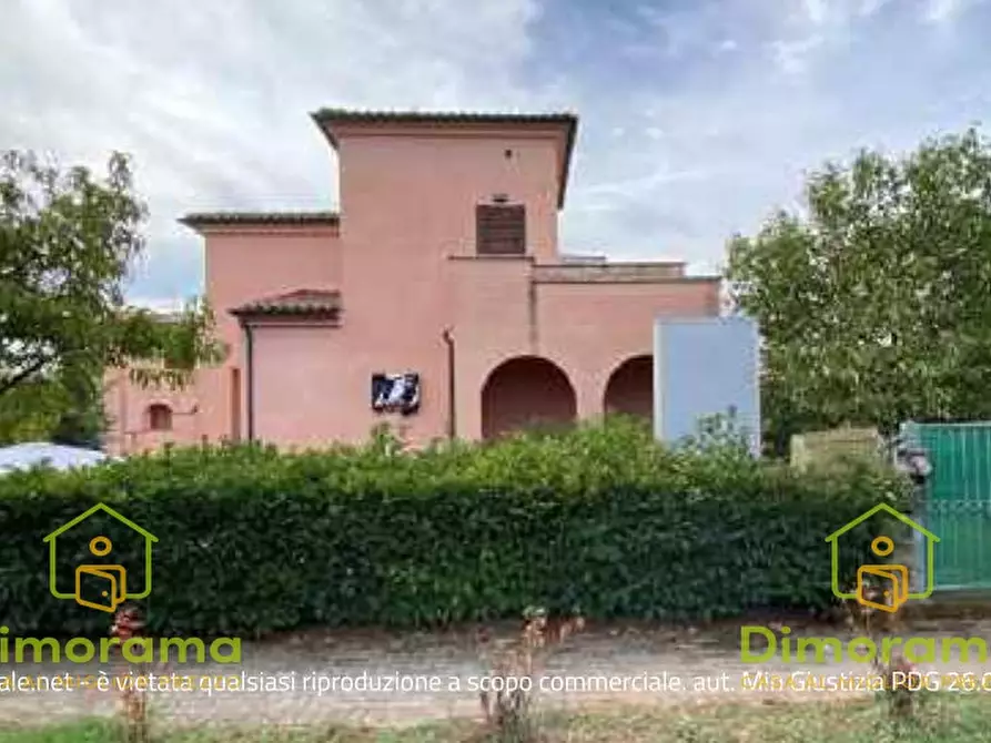 Immagine 1 di Villa in vendita  in via Rossellini 15 a Follonica