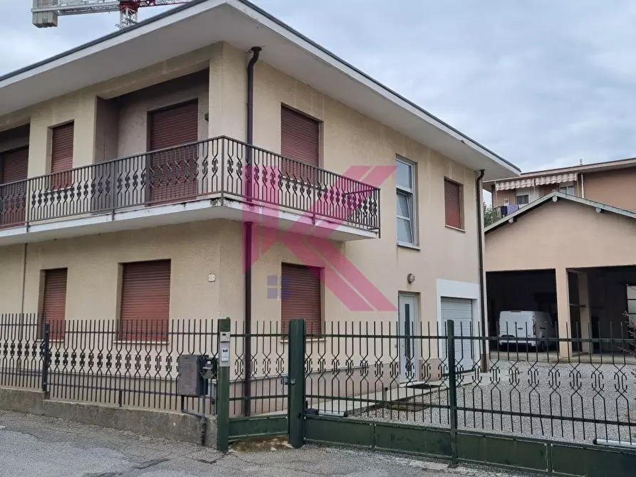 Immagine 1 di Casa indipendente in vendita  in Via Meucci a Cantu'