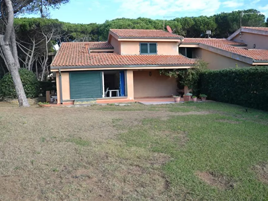 Immagine 1 di Villa in vendita  a Castiglione Della Pescaia